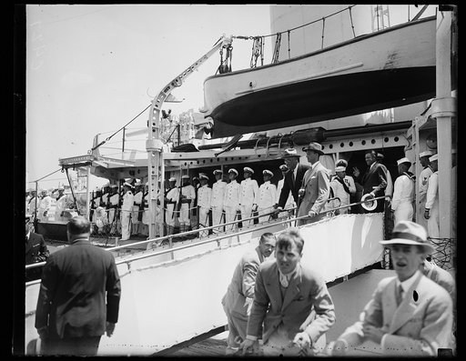 PRESIDENT ROOSEVELT LEAVING U.S.S. TARGET AT JACKSONVILLE AT CONCLUSION OF FISHING TRIP IN MARCH 1935