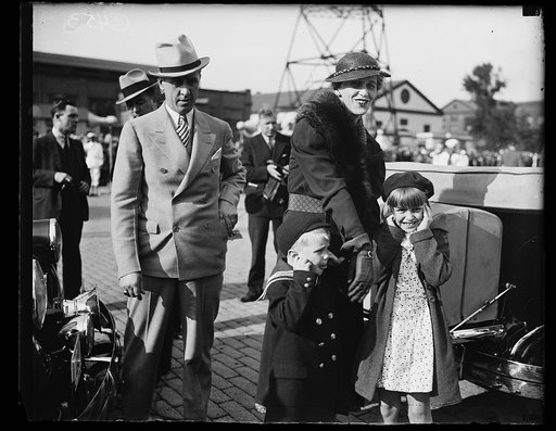 SOUND LIKE THE BYRD TO SISTIE AND BUZZIE. BUZZIE AND SISTIE DALL, SON AND DAUGHTER OF MRS. ANNA DALL BOETTIGER, DAUGHTER OF PRESIDENT AND MRS. FRANKLIN ROOSEVELT, CLOSE THEIR EARS AS NAVAL GUNS ROAR SALUTE AFTER SALUTE IN HONOR OF PRESIDENT ROOSEVELT, THE GOVERNOR OF VIRGINIA, SECRETARY CLAUDE SWANS