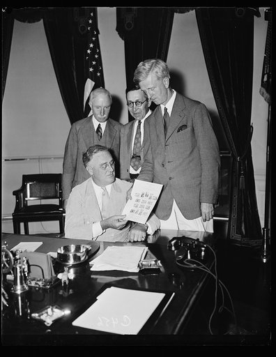 PRESIDENT GETS LUXEMBURG STAMPS. PRESIDENT ROOSEVELT, A NOTED STAMP COLLECTOR, RECEIVES A COLLECTION ISSUED BY THE GRAND DUCHY OF LUXEMBURG IN COLLABORATION WITH THE INTERNATIONAL COMMITTEE TO SECURE EMPLOYMENT FOR REFUGEE PROFESSIONAL WORKERS. IN THE PICTURE, FROM THE LEFT: PROF. JOSEPH CHAMBERLAIN