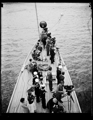 PRESIDENT'S VISIT TO ANNAPOLIS COVERED BY PHOTOGRAPHERS