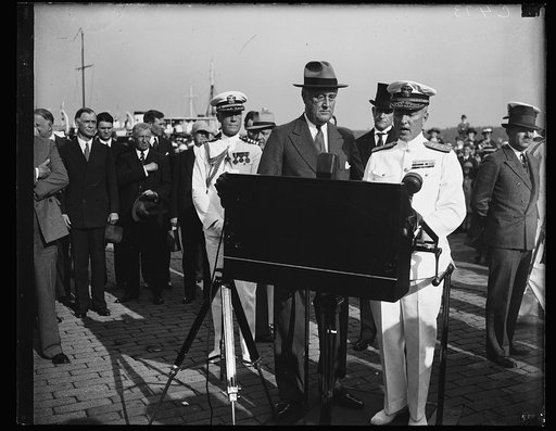 PRESIDENT ROOSEVELT WITH COM. RICHARD BYRD