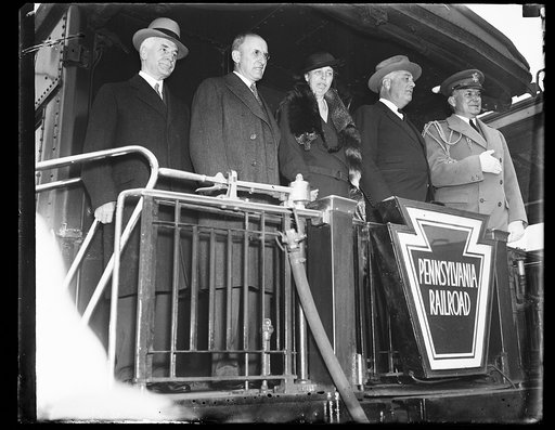 Right to left: Cordell Hull, Henry Morgenthau, Eleanor Roosevelt, Franklin D. Roosevelt