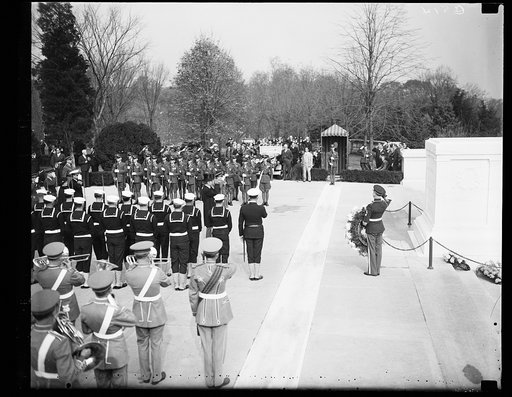 PRESIDENT FRANKLIN D. ROOSEVELT AT ARLINGTON ARMISTICE UNKNOWN SOLDIER'S DAY TOMB