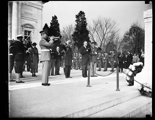 PRESIDENT FRANKLIN ROOSEVELT AT UNKNOWN SOLDIER'S TOMB ARLINGTON