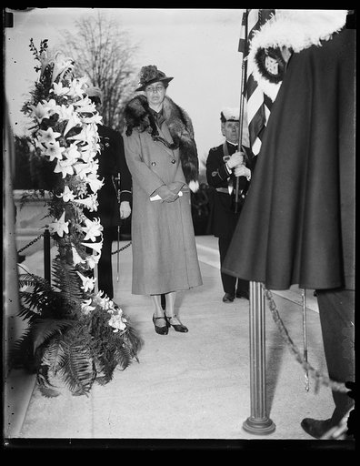 PRESIDENT'S WIFE, MRS. ROOSEVELT WITH WREATH OF LILLIES ON UNKNOWN SOLDIER TOMB EASTER SERVICES