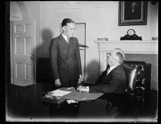 DENIES GENERAL PENSION PLAN. WASHINGTON, D.C. APRIL 15. M.A. ARLAN OF THE DISABLED AMERICAN VETERANS, STANDING, TELLS PRESIDENT ROOSEVELT THAT THERE IS NO MOVEMENT WITHIN HIS ORGANIZATION FOR GENERAL PENSIONS