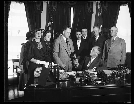 PRESIDENT ROOSEVELT PRESENTS CONGRESSIONAL MEDAL OF HONOR TO ATLANTAN. WASHINGTON, D.C. MAY 7. PRESIDENT ROOSEVELT TODAY PRESENTED THE CONGRESSIONAL MEDAL OF HONOR TO CAPT. SAMUEL I. PARKER, OF THE INFANTRY RESERVE, ATLANTA, GEORGIA. THE MEDAL WAS PRESENTED FOR 'EXTRAORDINARY HEROISM IN ACTION' DURI