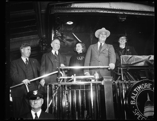 PRESIDENT ROOSEVELT LEAVES FOR STUMPING TOUR. PRESIDENT ROOSEVELT LEFT WASHINGTON TODAY FOR A NINE-DAY STUMPING TOUR WHICH WILL TAKE APPROXIMATELY 5,000 MILES THROUGH TEN STATES IN A LAST-MINUTE DRIVE FOR REELECTION. NINE OF THE STATES HE WILL VISIT ARE REGARDED IN THE 'DOUBTFUL' COLUMN. IN THE PHOT