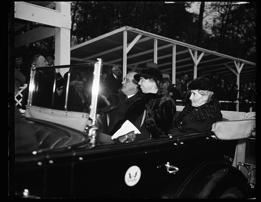 ARRIVE FOR DEDICATION OF JUSSERAND MEMORIAL BENCH. WASHINGTON, D.C., NOVEMBER 7. PRESIDENT AND MRS. ROOSEVELT WITH MME. JULES JUSSERAND, WIDOW OF THE FORMER FRENCH AMBASSADOR TO THE UNITED STATES, ARRIVE IN ROCK CREEK PARK FOR THE UNVEILING TODAY OF THE MEMORIAL BENCH TO THE LATE ENVOY. PRESIDENT RO