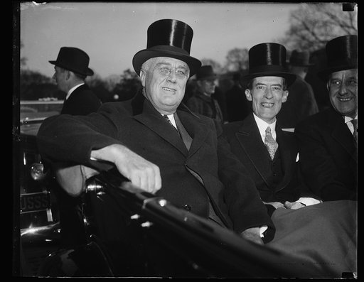 PICTURE OF HEALTH. WASHINGTON, D.C., JANUARY 6. THIS INFORMAL CLOSEUP OF PRESIDENT ROOSEVELT WAS MADE AS HE ARRIVED AT THE CAPITOL TODAY TO ADDRESS THE 75TH SESSION OF CONGRESS IN JOINT SESSION. THE CHIEF EXECUTIVE APPEARS IN PERFECT HEALTH