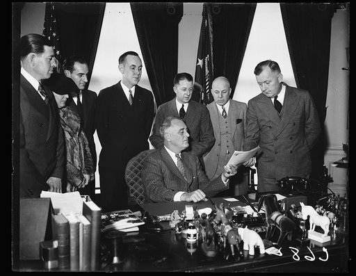 CONGRATULATIONS FOR RADIO AMATEURS. WASHINGTON, D.C. JANUARY 20. PRESIDENT ROOSEVELT PERSONALLY THANKED THE AMATEUR RADIO OPERATORS OF WASHINGTON TODAY FOR THEIR HELP IN RECEIVING CONGRATULATORY MESSAGES FOR HIM ON THE INAUGURATION. IN THE PHOTOGRAPH, L TO R: JAMES L. HOLMES, ELIZABETH ZANDONONI, C.