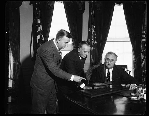 PRESIDENT ADDS TO SHIP COLLECTION. WASHINGTON, D.C. FEBRUARY 24. PRESIDENT ROOSEVELT TODAY RECEIVED A MODEL OF THE HUDSON RIVER PACKET SCOOP 'EXPERIMENT' FROM THE NEW YORK ROD AND GUN EDITORS ASSOCIATION, THE ORGANIZATION'S AWARD TO HIM WAS FOR THE DEVELOPMENT AND PROTECTION OF THE NATION'S OUTDOOR 