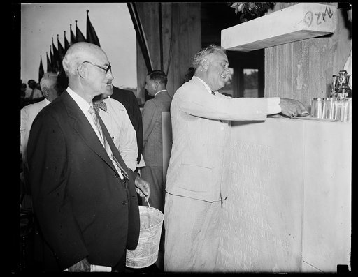 President lays cornerstone for new Apex Building. Washington, D.C. July 12. President Roosevelt today laid the cornerstone to the Apex Building to complete the government buildings on the Mall, the building will house the Federal Trades Commission, the President is shown with the Hon. W.A. Ayres, Ch