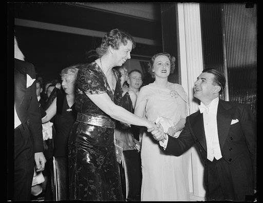 A HEARTY HANDSHAKE FOR SCREEN STAR. WASHINGTON, D.C. MRS. ROOSEVELT GREETS KEN MURRAY, SCREEN AND RADIO STAR, AS SHE ARRIVED AT THE SHOREHAM HOTEL TONIGHT FOR THE PRESIDENT'S BIRTHDAY BALL. MRS. FREDERICK MARCH IS IN CENTER