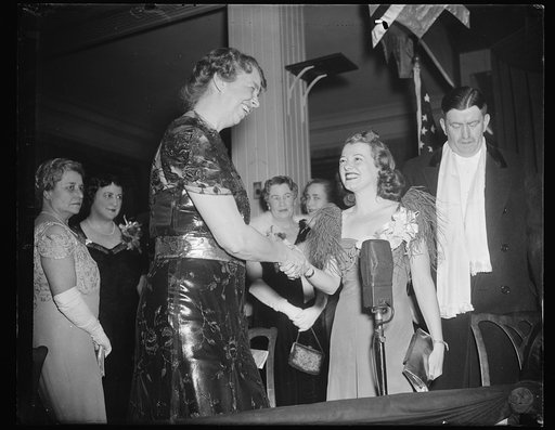 MRS. ROOSEVELT GREETS SCREEN STAR. WASHINGTON, D.C. JANUARY 29. MAKING HER ROUNDS OF THE NUMEROUS PRESIDENT'S BIRTHDAY BALLS TONIGHT, MRS. ROOSEVELT GREETS JANET GAYNOR, PETITE MOVIE STAR WHO CAME FROM HOLLYWOOD TO ENTERTAIN THE MERRYMAKERS CELEBRATE THE PRESIDENT'S 56TH BIRTHDAY AT THE WARDMAN PARK
