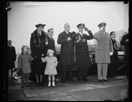 PRESIDENT ROOSEVELT PAYS HOMAGE TO LINCOLN. WASHINGTON, D.C. FEBRUARY 12. PRESIDENT ROOSEVELT TODAY PAID HOMAGE TO THE MEMORY OF ABRAHAM LINCOLN AT THE LINCOLN MEMORIAL, ON THE BIRTHDAY OF THE GREAT EMANCIPATOR. IN THE PRESIDENTIAL PARTY, L TO R: DIANE HOPKINS, DAUGHTER OF HARRY HOPKINS, WPA ADMINIS