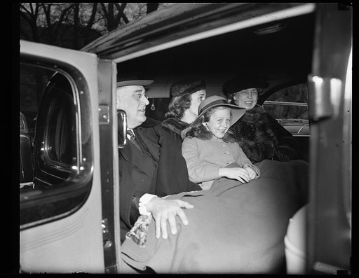 PRESIDENT CELEBRATES FIFTH ANNIVERSARY OF INAUGURAL WITH PRAYER. WASHINGTON, D.C., MARCH 4. PRESIDENT ROOSEVELT, ACCOMPANIED BY MRS. ROOSEVELT; MRS. JAMES ROOSEVELT, HIS DAUGHTER-IN-LAW; AND SARAH DELANO ROOSEVELT, GRANDCHILD, ARRIVING AT ST. JOHN'S CHURCH TODAY WHERE HE AGAIN PRAYED FOR DIVINE GUID