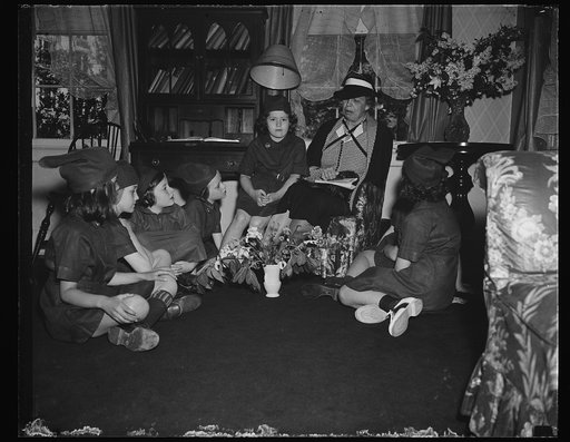 MRS. ROOSEVELT AND GIRL SCOUT 'BROWNIES'