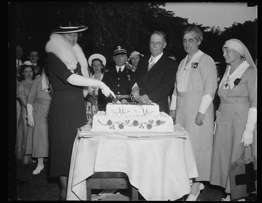 FIRST LADY CUTS BIRTHDAY CAKE FOR 'GRAY LADIES.' WASHINGTON, D.C. MAY 21. THE GRAY LADIES OF WALTER REED HOSPITAL, A VOLUNTEER NURSING SERVICE STARTED DURING THE WORLD WAR, TODAY CELEBRATED THE 20TH ANNIVERSARY OF THEIR FOUNDING WITH MRS. ROOSEVELT PERFORMING THE HONOR OF CUTTING THE BIRTHDAY CAKE. 
