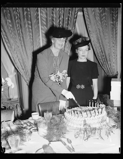 PRESS WOMEN FETE MRS. ROOSEVELT ON 54TH BIRTHDAY. WASHINGTON, D.C.OCTOBER 11. CELEBRATING HER 54TH BIRTHDAY TODAY, MRS. FRANKLIN D. ROOSEVELT WAS ENTERTAINED AT A SPECIAL LUNCHEON IN HER HONOR BY MEMBERS OF THE WOMEN'S NATIONAL PRESS CLUB. THE FIRST LADY IS PICTURED CUTTING HER BIRTHDAY CAKE, WHICH 