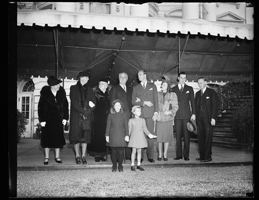 PRESIDENT AND FAMILY LEAVE WHITE HOUSE FOR CHRISTMAS CHURCH SERVICES. WASHINGTON, D.C. DECEMBER 25. PRESIDENT AND MRS. ROOSEVELT WITH MEMBERS OF THEIR FAMILY LEAVING THE WHITE HOUSE TODAY FOR ST. THOMAS EPISCOPAL CHURCH WHERE THEY ATTENDED CHRISTMAS SERVICES. L TO R: MRS. J. ROOSEVELT, SISTER-IN-LAW