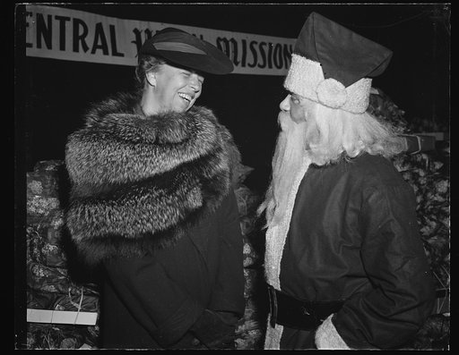 SANTA CLAUS (HOMER RODEHEAVER), MRS. JOHN BENNETT, AND MRS. ROOSEVELT AT CENTRAL UNION MISSION'S XMAS PARTY