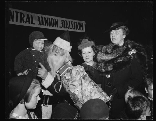 MRS. FRANKLIN D. ROOSEVELT AND SANTA CLAUS (HOMER RODEHEAVER) AT CENTRAL UNION MISSION'S XMAS PARTY