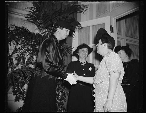 AT YEAR'S FIRST LUNCHEON OF SENATE LADIES CLUB. WASHINGTON, D.C. JANUARY 10. MRS. FRANKLIN D. ROOSEVELT GREETS MRS. HOMER S. CUMMINGS, WIFE OF THE FORMER ATTORNEY GENERAL, AS SHE ARRIVED TODAY TO ATTEND A LUNCHEON OF THE SENATE LADIES CLUB WHO WERE ENTERTAINED BY MRS. JOHN N. GARNER, CENTER, WIFE OF