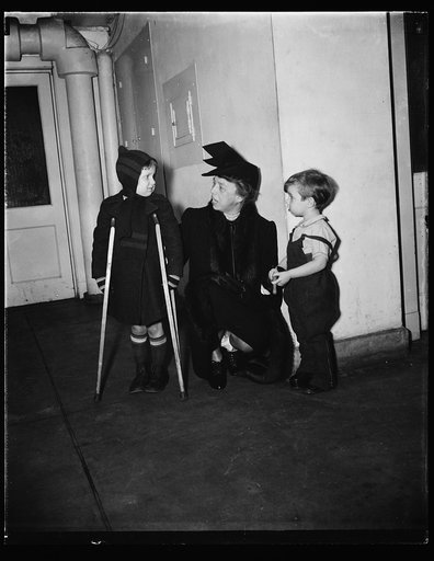 Eleanor Roosevelt with children