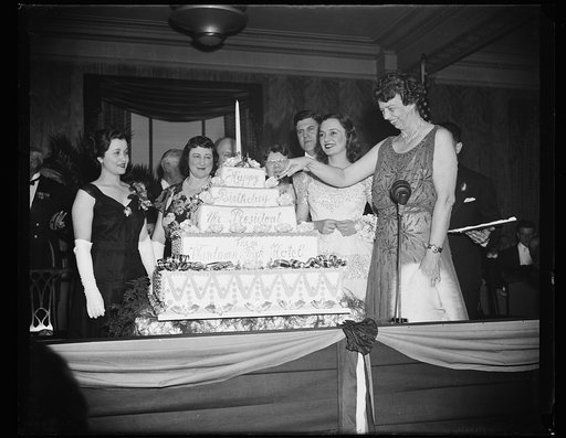 FIRST LADY CUTS PRESIDENT'S BIRTHDAY CAKE. WASHINGTON, D.C. JANUARY 30. AS A CLIMAX TO HER ATTENDANCE AT MANY OF THE PRESIDENT'S BIRTHDAY BALLS IN THE CAPITAL TONIGHT, MRS. ROOSEVELT CUTS THE OFFICIAL PRESIDENT'S BIRTHDAY CAKE AT THE WARDMAN PARK HOTEL. THIS WAS THE LAST CELEBRATION THE FIRST LADY A