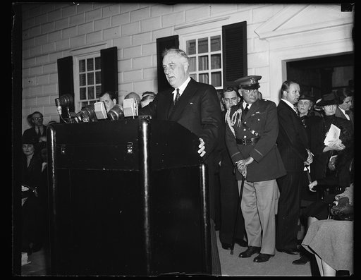 PRESIDENT SPEAKS AT MT. VERNON. MT. VERNON, VA. APRIL 14. PRESIDENT ROOSEVELT DELIVERING THE PRINCIPAL ADDRESS AT THE HOME OF GEORGE WASHINGTON TODAY AT APPROPRIATE CEREMONIES COMMEMORATING 150TH ANNIVERSARY OF WASHINGTON'S INAUGURATION AS PRESIDENT