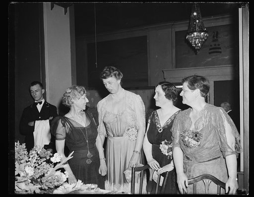 DEMOCRATIC AND REPUBLICAN LADY VOTERS TALK THINGS OVER. WASHINGTON, D.C. APRIL 26. THE NATIONAL LEAGUE OF WOMEN VOTERS GENERAL COUNCIL DINNER 'THE LIBERTY WE PRIZE' HAD AS ITS GUEST SPEAKERS THE OUTSTANDING LADIES OF BOTH PARTIES. L TO R: MISS MARGUERITE M. WELLS, PRESIDENT; MRS. FRANKLIN D. ROOSEVE