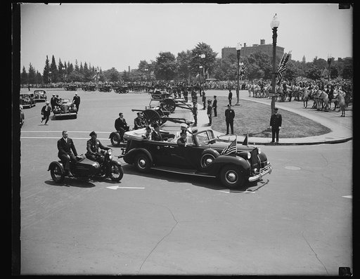 FDR [Franklin Delano Roosevelt] AND KING GEORGE IN AUTO LEAVING UNION STATION FOR WHITE HOUSE TES. THE PRESENTATION WAS MADE BY THE NEWLY APPOINTED GOVERNOR GENERAL OF THE PHILIPPINES FRANCIS B. SAYRE AND PAUL McNUTT, RIGHT, FORMER GOVERNOR. PRESIDENT ROOSEVELT INDICATED THE FLAGS WOULD BE PLACED IN