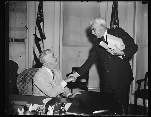 PRESIDENT ROOSEVELT GREETS McNUTT. WASHINGTON, D.C. AUGUST 1. PRESIDENT ROOSEVELT GREETS PAUL V. McNUTT, FORMER GOVERNOR GENERAL OF THE PHILIPPINES AND NEW FEDERAL SECURITY ADMINISTRATOR, UPON HIS ARRIVAL AT THE WHITE HOUSE TODAY TO PRESENT A SET OF FLAGS MADE BY PHILIPPINE RESIDENTS. THE FLAGS, ALL