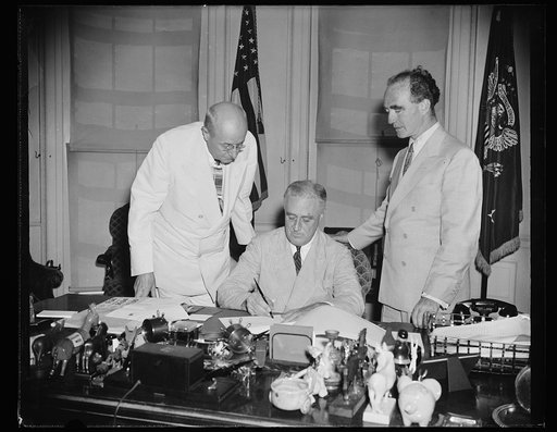 PRESIDENT SIGNS NEW COURT BILL. WASHINGTON, D.C. AUGUST 7. PRESIDENT ROOSEVELT TODAY SIGNED A BILL TO ESTABLISH A NEW ORGANIZATION FOR HANDLING THE ADMINISTRATION OF U.S. COURTS. UNDER THE MEASURE, INTRODUCED BY SENATOR ASHURST OF ARIZONA, CONTROL OF PERSONNEL WILL BE PLACED UNDER A DIRECTOR WHO WIL
