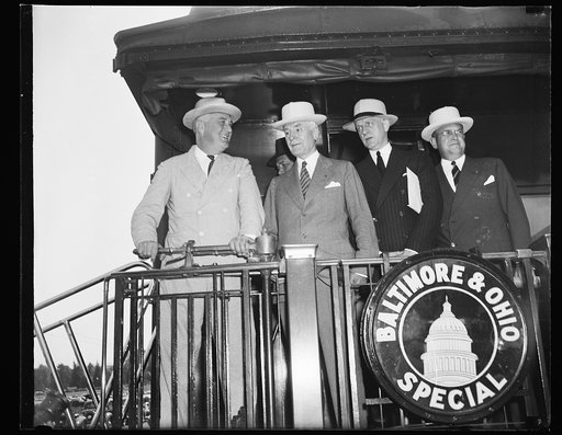 PRESIDENT RETURNS TO WASHINGTON. WASHINGTON, D.C. AUGUST 24. ON HIS RETURN TO WASHINGTON TODAY FROM A CRUISE IN NORTHERN WATERS, PRESIDENT ROOSEVELT WAS MET BY SECRETARY OF STATE HULL, UNDERSECRETARY OF STATE SUMNER WELLES, AND ASSISTANT SECRETARY OF STATE SUMNER WELLES, AND ASSISTANT SECRETARY OF W