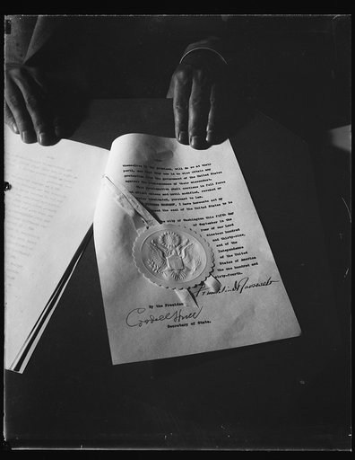 NEUTRALITY PROCLAMATION. WASHINGTON, D.C. SEPTEMBER 5. THE LAST PAGE OF THE NEWTRALITY PROCLAMATION ISSUED BY PRESIDENT ROOSEVELT TODAY SHOWING THE SIGNATURES OF THE CHIEF EXECUTIVE AND SECRETARY OF STATE HULL ON THE FINISHED DOCUMENT
