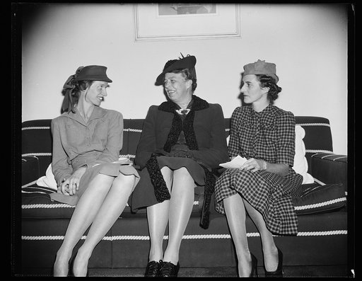 FIRST LADY GUEST OF WASHINGTON JUNIOR LEAGUE. WASHINGTON, D.C. NOVEMBER 27. MRS. ROOSEVELT SPOKE ABOUT VOLUNTEER WORK IN SOCIAL SERVICE TODAY BEFORE THE PROVISIONAL MEMBERS OF THE WASHINGTON JUNIOR LEAGUE. THE PROVISION MEMBERS OF THE LEAGUE ARE TAKING A TRAINING COURSE TO PREPARE THEM FOR WORK IN W