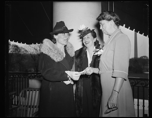 PREVIEW TO WOMAN'S NATIONAL DEMOCRATIC SPRING FETE. WASHINGTON, D.C. APRIL 23. THE WOMAN'S NATIONAL DEMOCRATIC CLUB WILL HOLD ITS SPRING FETE AT THE SHOREHAM HOTEL TERRACE IN WASHINGTON, D.C. ON MAY 4, 1940. MRS. FRANKLIN D. ROOSEVELT WILL BE HONORARY CHAIRMAN OF THE RECEPTION COMMITTEE, RECEIVING W