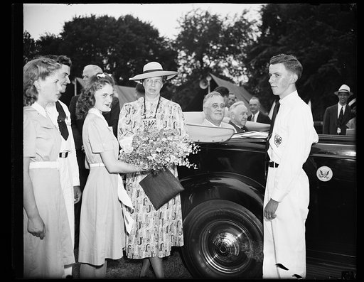 PRESIDENT AND FIRST LADY VISIT 4-H ENCAMPMENT. WASHINGTON, D.C. JUNE 14. THE PRESIDENT AND MRS. ROOSEVELT PAID A SURPRISE VISIT TO THE 4-H GATHERING TODAY AT THE TIDAL BASIN IN WASHINGTON, D.C. EARLIER IN THE DAY, THE PRESIDENT TOLD A MEETING OF THE 4-H MEMBERS THAT THEIR ORGANIZATION IS ONE OF THE 