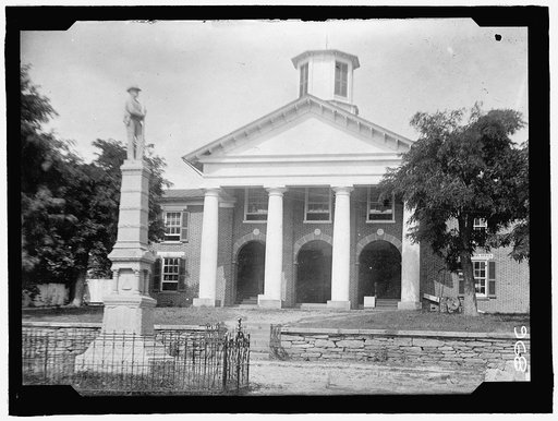 FEUD. SCENES IN VIRGINIA MOUNTAIN TOWN AT TRIAL AFTER FEUD