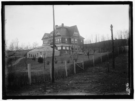 FEUD. SCENES IN VIRGINIA MOUNTAIN TOWN AT TRIAL AFTER FEUD