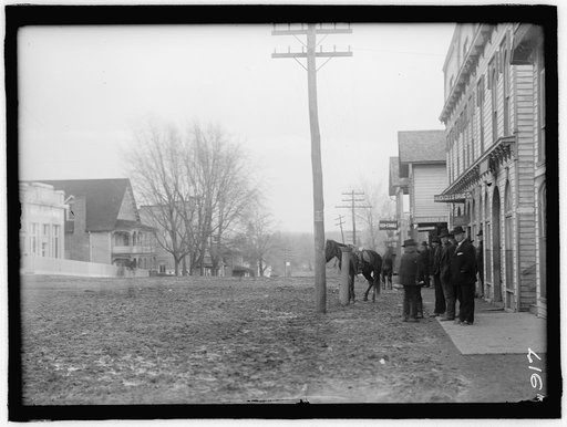 FEUD. SCENES IN VIRGINIA MOUNTAIN TOWN AT TRIAL AFTER FEUD