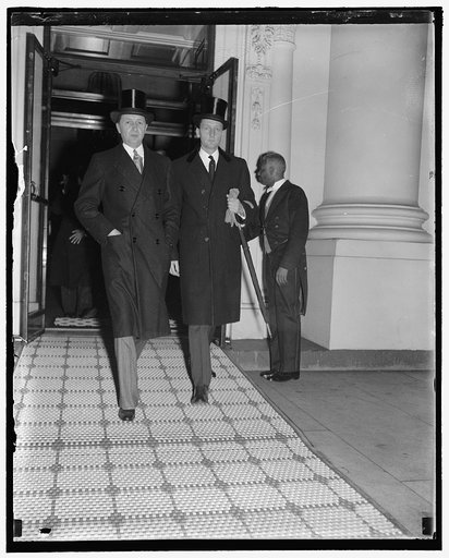 New Colombian Ambassador presents credentials. Washington, D.C., Oct. 28. Don Miguel Lopez Pumarejo, left, new Ambassador from Colombia. Today, presented his credentials to President Roosevelt, Stanley Woodward, Right, Asst. Chief of the Division of Protocol of the State Dept., 10/28/38