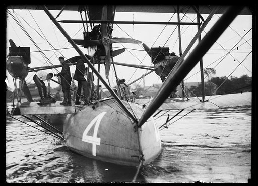 Amphibious aircraft