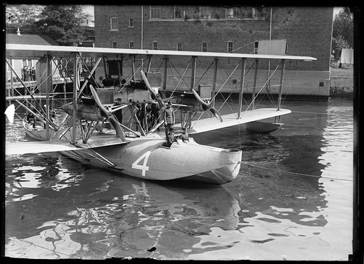 Amphibious aircraft