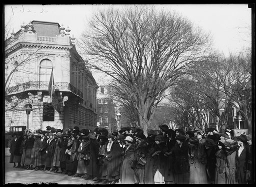 Crowd outside Perry Belmont House in Washington, D.C.  where Prince Edward of Wales was staying during a visit
