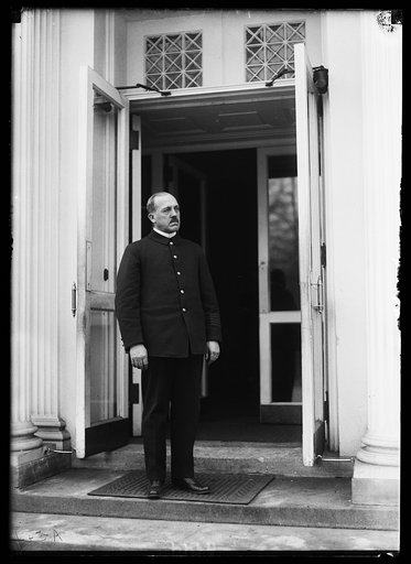 Man at White House, Washington, D.C.