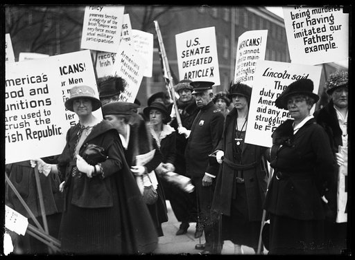 Picketers: America's Food and Munitions are used to crush the Irish Republic, etc.