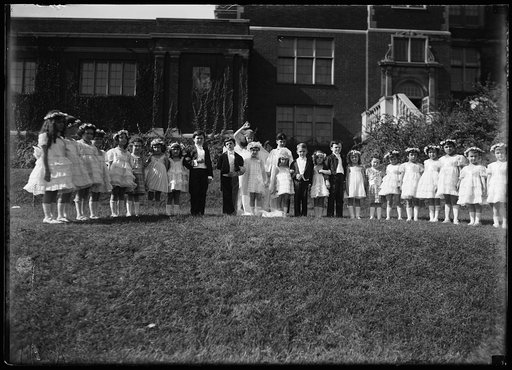 Children; Tom Thumb wedding?